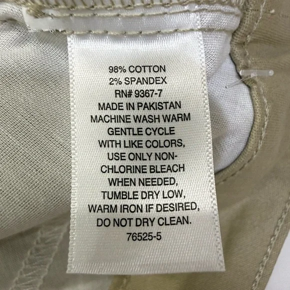 St. John's Bay  🆕 Women’s Mid-Rise Bermuda Shorts Size 8. 🆕🆕 - Picture 11 of 13